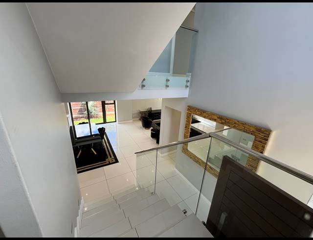 5 BEDROOM CLUSTER FOR SALE IN IZINGA RIDGE
